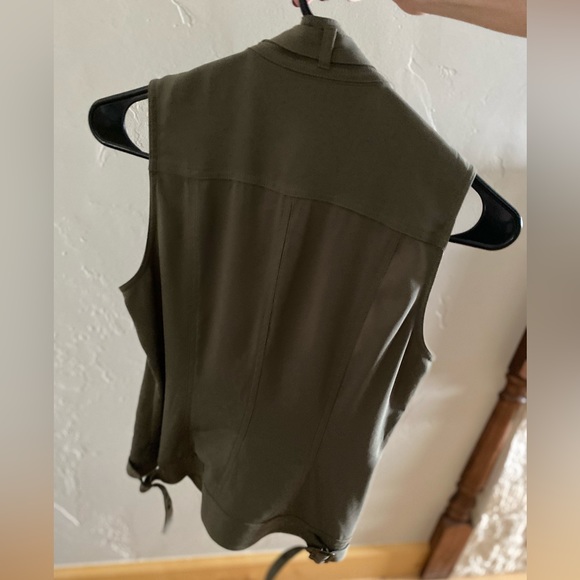 Cache’| xs| forest green vest| Great Condition. - Picture 5 of 7